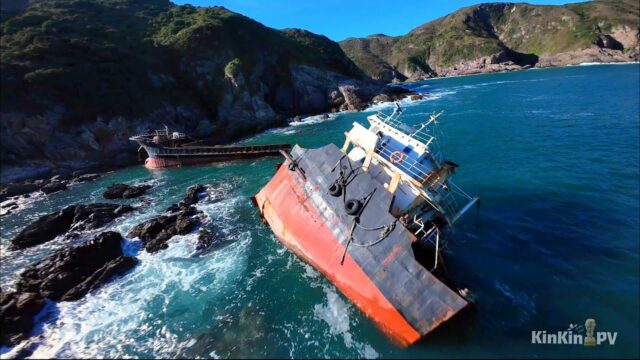 bateau cargo échoué vs drone fpv